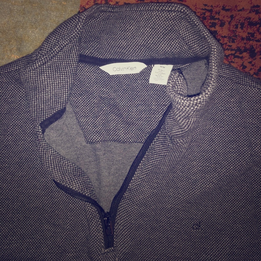 EUC ✨ Calvin Klein Sweater